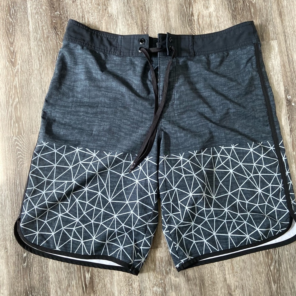 Men’s MOSSIMO swim shorts size 34 waist